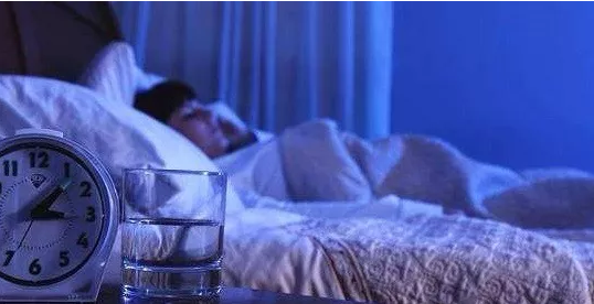 睡前一杯水，長期堅持將給你帶來意想不到的變化
